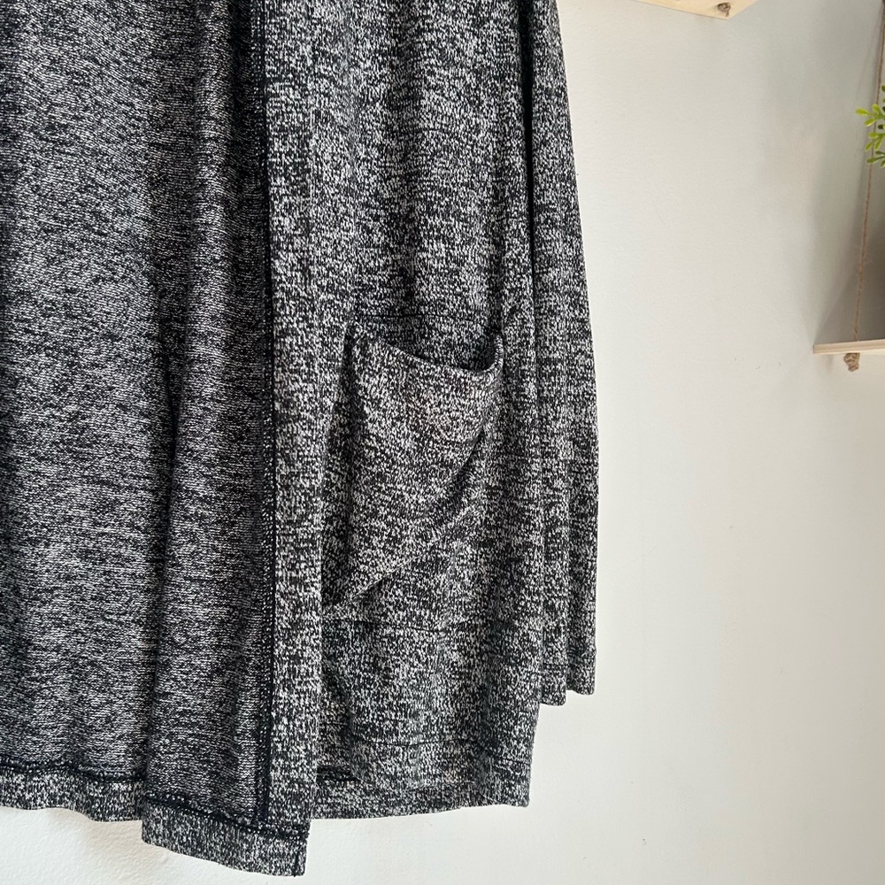 🩷ATHLETA HEATHERED BLACK GRAY SWEATER CARDIGAN TRENDING LONG SLEEVE SIZE SMALL - Picture 4 of 7